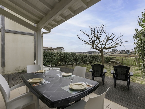 Bâtiment, Plante, Propriété, Fenêtre, Lot Terre, Design Urbain, Paysage, Quartier, Herbe, Loisir