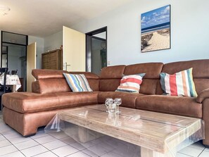 Braun, Tabelle, Möbel, Eigentum, Couch, Bilderrahmen, Rechteck, Holz, Interior Design, Wohnzimmer
