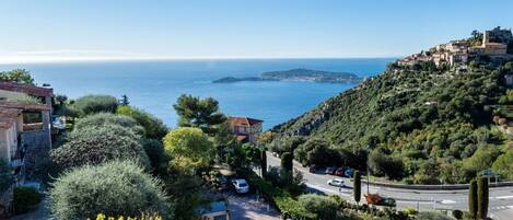 Water, Sky, Plant, Building, Azure, Coastal And Oceanic Landforms, Swimming Pool, Tree, Urban Design