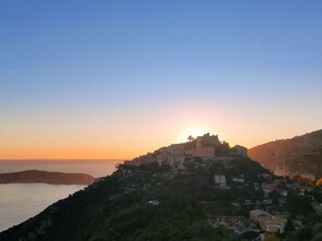 Himmel, Berg, Afterglow, Hochland, Sonnenlicht, Dämmerung, Atmosphärisches Phänomen, Wolke, Sonnenaufgang, Terrain