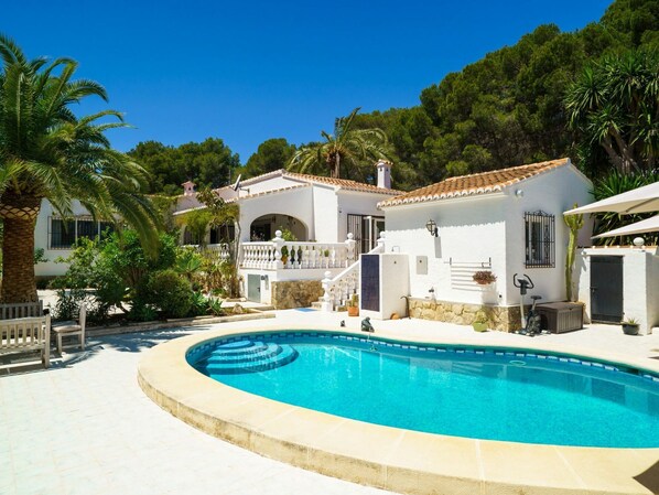Property, Swimming Pool, House, Real Estate, Building, Resort, Vacation, Home, Villa, Estate