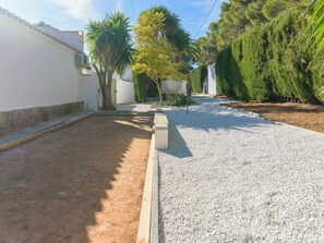 Sky, Property, Plant, Cloud, Road Surface, Asphalt, Architecture, Land Lot, Tree, Grass