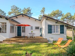 Building, Window, House, Home, Residential Area, Cottage, Door, Roof, Land Lot, Siding