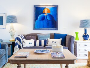 Blau, Zimmer, Möbel, Wohnzimmer, Kobaltblau, Interior Design, Tabelle, Gelb, Kaffetisch, Couch