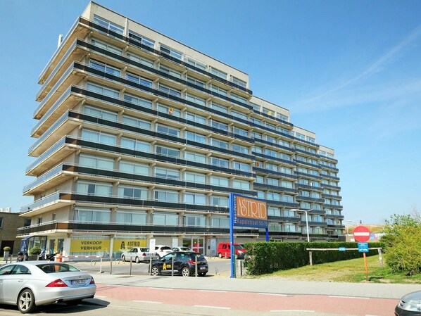 Voiture, Ciel, Bâtiment, Roue, Véhicule, Skyscraper, Fenêtre, Architecture
