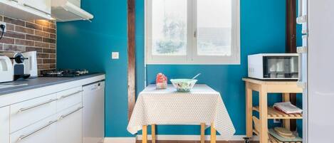 Furniture, Property, Cabinetry, Window, White, Table, Blue, Green, Azure, Countertop