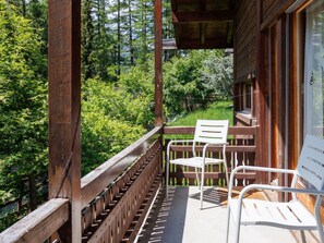 Wood, Porch, Hardwood, Cottage, Wood Stain, Plank, Deck, Shade, Chair, Balcony