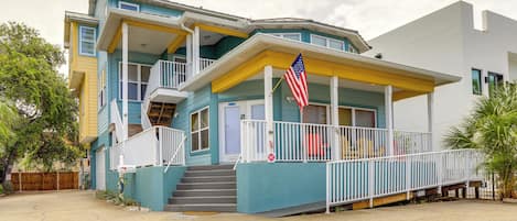 Indian Rocks Beach Vacation Rental | Studio | 1BA | 591 Sq Ft | Stairs Required