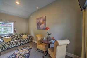 Dining Space | Dishware/Flatware
