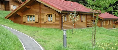 sehr schönes Holzblockhaus