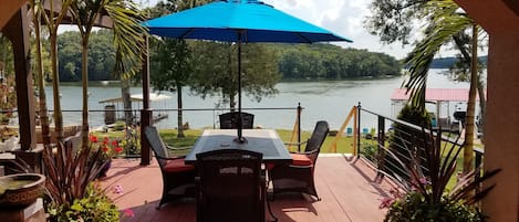 180 DEGREE VIEW OF THE LAKE AND LEVEL BACKYARD, THIS AREA IS 500 FT.