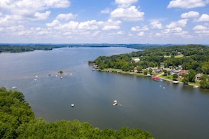 HOME ON THE  RIGHT LOOK AT RED ROOF BOAT DOCK