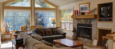 Upstairs Living 
Room