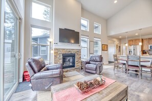 Living Area - Multiple windows paired with the vaulted ceiling allows for plenty of natural to flow through.