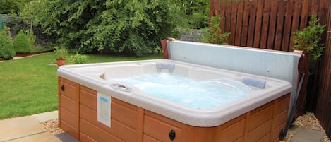 Hot tub privately located behind the Cottage