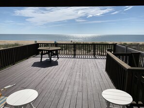 Spacious main deck off living room