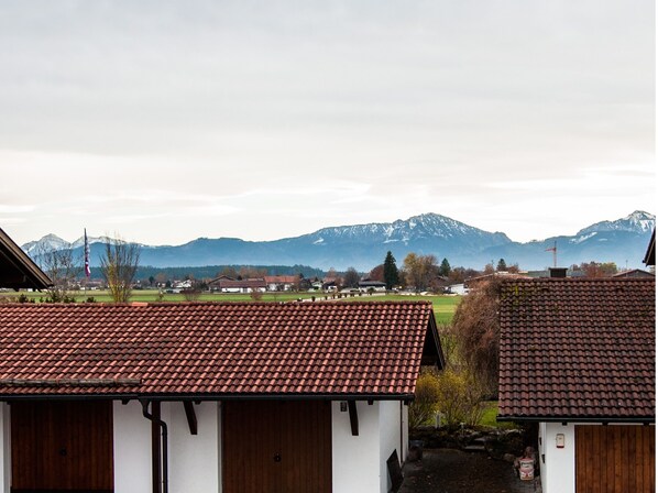 Ferienwohnung im 1.Stock mit großem überdachten Balkon/Loggia mit See- und Bergblick-Bergblick vom Balkon