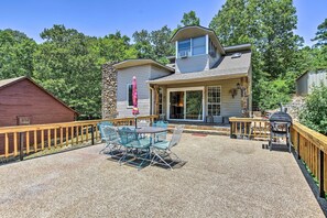 Private Deck w/ Gas Grill