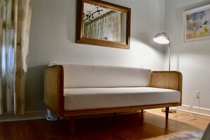 DayBed in King Room