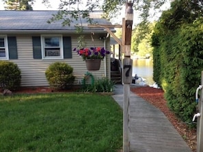 7 Hamilton Drive
Holland, MA