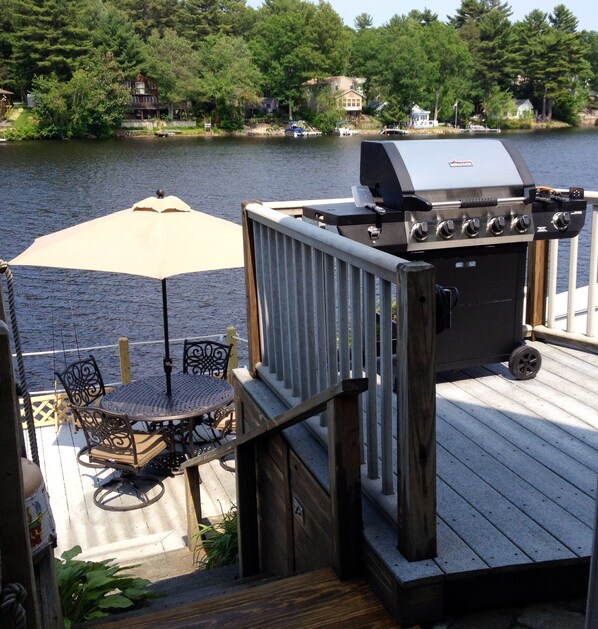 Welcome to family fun and dining, directly on the lake!
