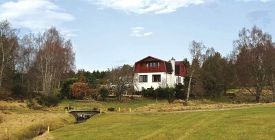 Park Cottage - A house in a picturesque village