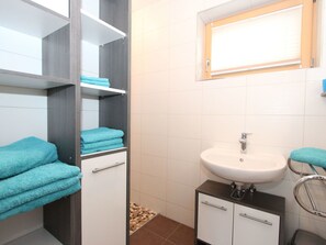 Badezimmer, Zimmer, Eigentum, Badezimmerschrank, Blau, Türkis, Sinken, Möbel, Bad Sink, Bad Zubehör