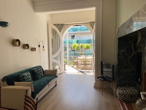 ARCACHON MOULLEAU SALON OUVRANT SUR LA TERRASSE