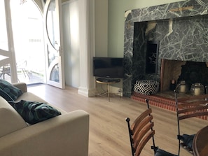 SALON OUVRANT SUR TERRASSE