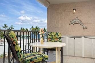 Oceanview condo with shared pool, tennis & beach across the street