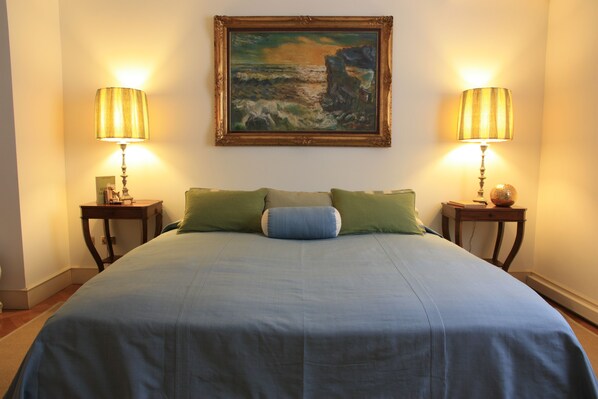 Berrocal room (three people)