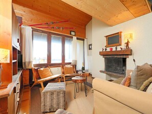 Pièce, Propriété, Meubles, Design Intérieur, Bâtiment, Salon, Maison, Immobilier, Plafond, Grenier