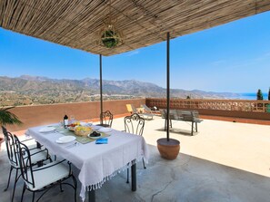 Tabelle, Himmel, Möbel, Eigentum, Stuhl, Schatten, Gartenmöbel, Die Architektur, Interior Design, Tisch Im Freien