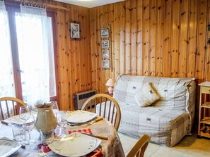 Zimmer, Eigentum, Möbel, Gebäude, Interior Design, Haus, Tabelle, Grundeigentum, Holz, Wohnzimmer