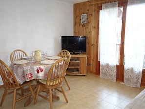 Pièce, Propriété, Meubles, Sol, Bâtiment, Table, Maison, Design Intérieur, Immobilier, Salle À Manger