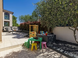 Garden, Landscaping, Shade, Backyard, Yard, Courtyard, Lawn, Flowerpot, Houseplant