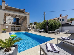 Swimming Pool, Resort, Eco Hotel, Estate, Villa, Hotel, Outdoor Furniture, Balcony, Resort Town, Vacation