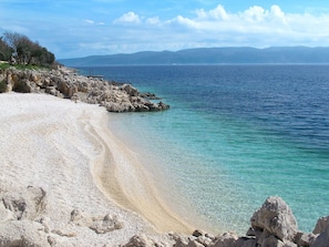 Water, Sky, Cloud, Azure, Nature, Natural Landscape, Coastal And Oceanic Landforms, Beach, Lake, Tree