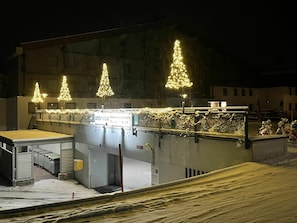 Gebäude, Elektrizität, Stadt, Wahrzeichen, Mitternacht, Tönungen Und Schatten, Metropole, Wasser