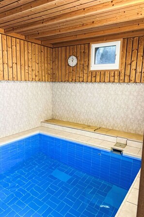 Wood, Flooring, Floor, Composite Material, Swimming Pool, Wood Stain, Tile, Hardwood, Hotel