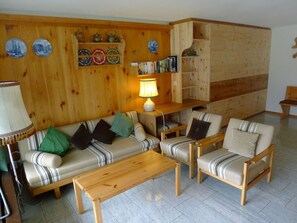 Zimmer, Möbel, Eigentum, Gebäude, Haus, Interior Design, Wohnzimmer, Tabelle, Blockhaus, Hütte