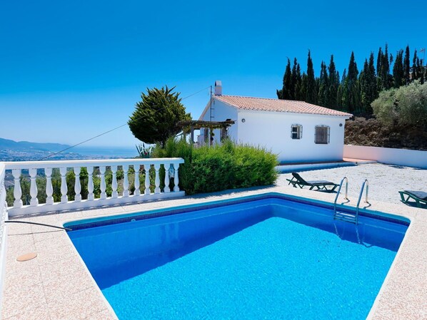 Swimming Pool, Property, Blue, House, Azure, Building, Real Estate, Villa, Estate, Vacation