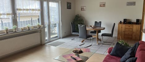 Ferienwohnung an der Glocke, 74qm, Terrasse, 2 Schlafzimmer, max. 3 Personen