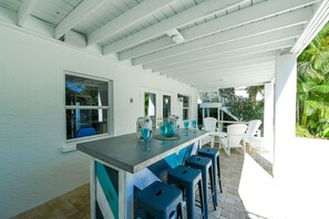 Outdoor Bar Area