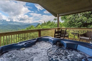 Relax In The Hot Tub And Soak In Those Amazing Mountain Views!