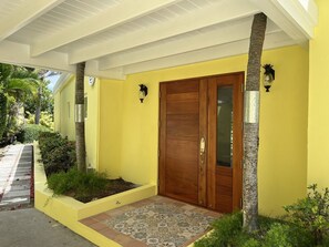 Welcome to Sunflower Villa!