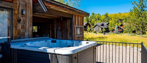 Bañera de hidromasaje al aire libre