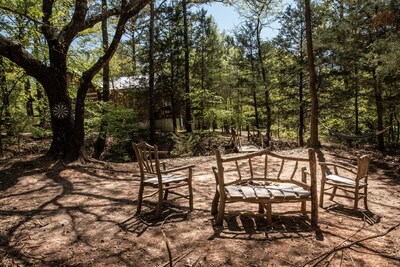 Log Cabin in Woods W/Trail & Scavenger Hunt Wood Fireplace, Lindale Canton Tyler