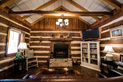 Log Cabin in Woods W/Trail & Scavenger Hunt Wood Fireplace, Lindale Canton Tyler