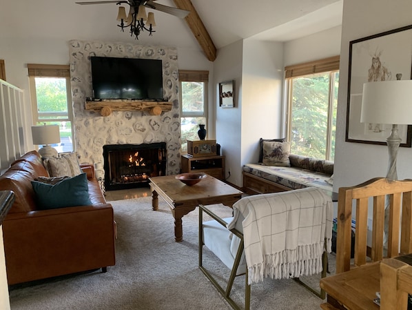 Cozy Family Room with Fireplace and Smart 50" TV and plenty of seating